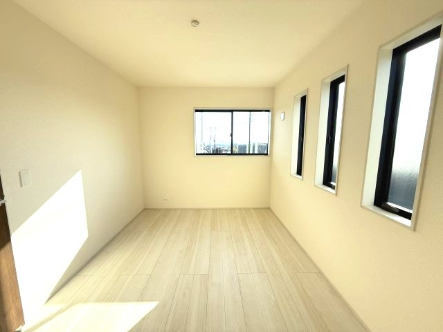 リーブルガーデンS前橋市樋越町第４　6号棟の洋室|２階洋室1です