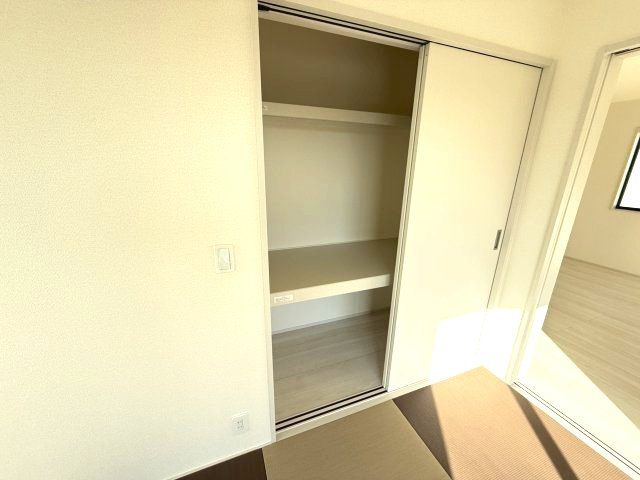 リーブルガーデンS前橋市樋越町第４　6号棟の収納|1階和室にも収納スペースがあります♪