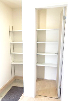 リーブルガーデンS前橋市樋越町第４　6号棟の収納|収納もある玄関です