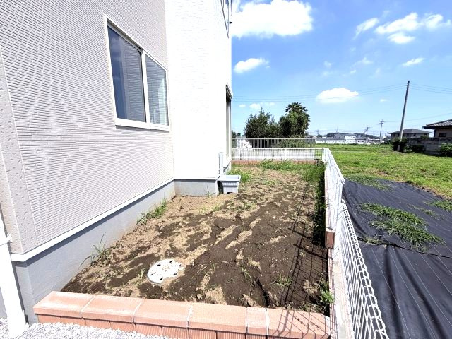 リーブルガーデンS前橋市樋越町第４　6号棟の庭|ちょっとした南庭付きです♪