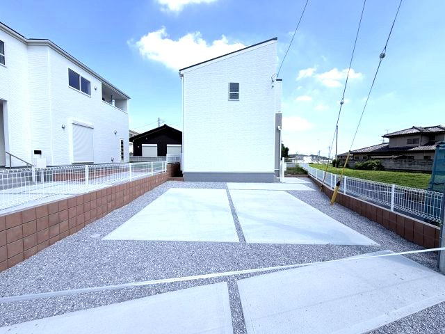 リーブルガーデンS前橋市樋越町第４　6号棟の駐車場|駐車場もキレイに整備されています。２台以上駐車可能です。