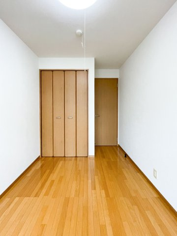 テラスけやきの子供部屋|洋室5.1帖別角度写真・クローゼットあり
