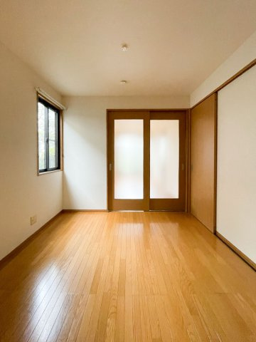 テラスけやきの居間・リビング|LDKは間仕切り扉でセパレートすることも可能