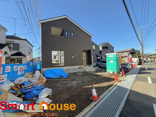 八王子市泉町　新築全4棟の前面道路含む現地写真|お住まいの前面道路が広いと駐車が楽になり、陽当たりも遮られないので明るく居心地の良いお家になります♪

