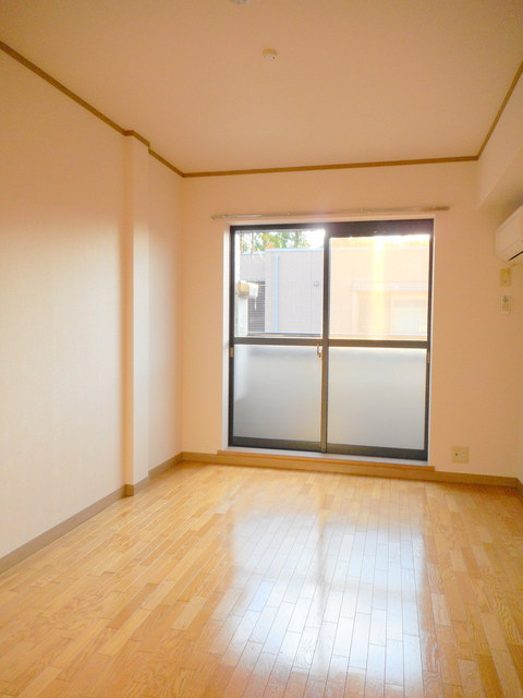 レジデンス上高井戸の洋室|明るい居室（別部屋参考写真）