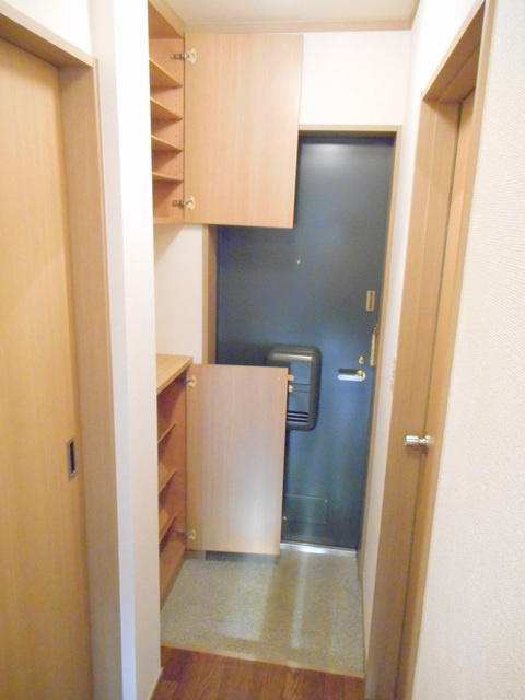 レジデンス上高井戸の玄関|シューズボックス（別部屋参考写真）
