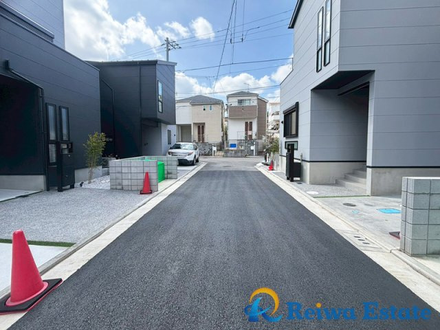 新築戸建　茅ヶ崎市松林1丁目の前面道路含む現地写真