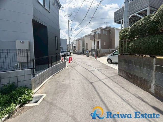 新築戸建　茅ヶ崎市松林1丁目の前面道路含む現地写真