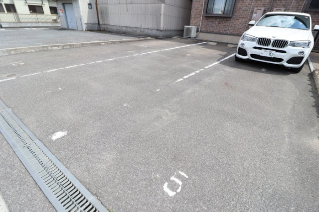 ラ･フローラの駐車場