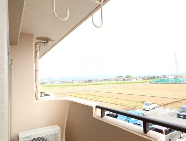 熊本市南区近見９丁目のアパートのバルコニー