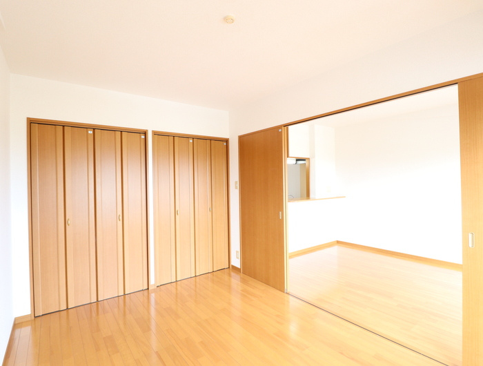 熊本市南区近見９丁目のアパートの洋室