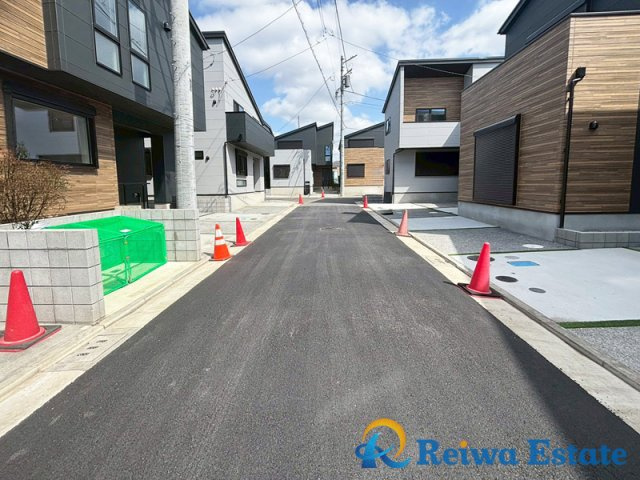 新築戸建　茅ヶ崎市松林1丁目の前面道路含む現地写真