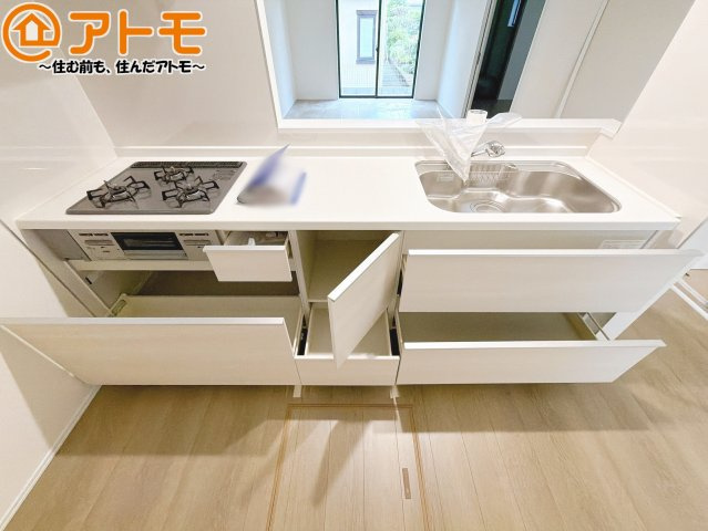 【キッチン】 | 藤枝市音羽町6丁目　新築戸建　B号棟 | 大容量システムキッチン♪お料理スペースやシンク広々！毎日の家事をしっかりサポート♪