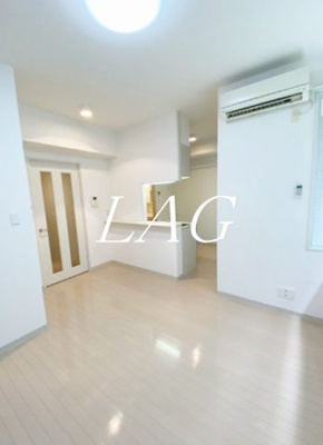【居間・リビング】 | ラフィネール | 洋室のお部屋です。