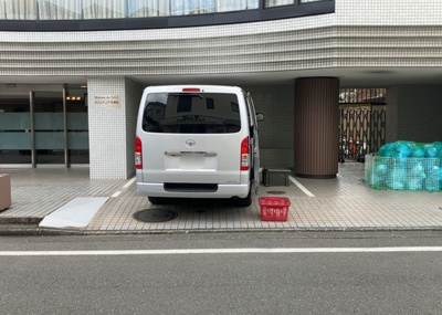 【駐車場】 | メゾン・ド・ノア　天神町 | 駐車場と明記されていても、最小スペースでつくられた駐車場だと大型車は駐車できなかったり、出入りしにくくなったりする可能性があります。お車のサイズと購入したい物件の駐車場のサイズを現地で確認しましょう。