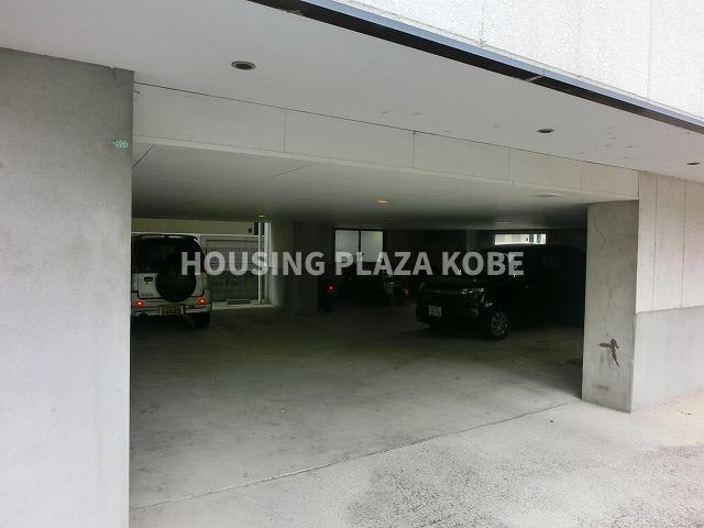 メゾンドルミエール妙法寺の駐車場