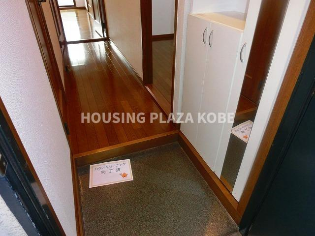 メゾンドルミエール妙法寺の玄関