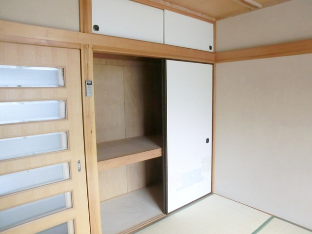 メゾン東小岩Ⅱの収納|天袋付き押入れです。
