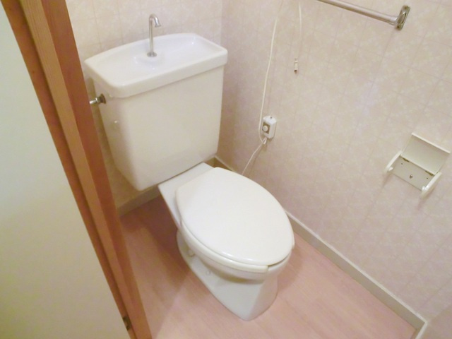 メゾン東小岩Ⅱのトイレ|バス・トイレ別です。