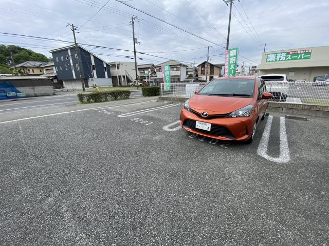 シャーメゾン下河原Ｂの駐車場
