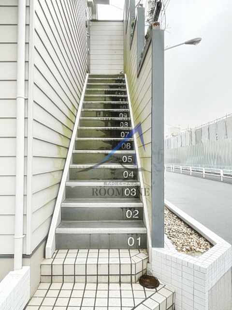 ＯＷＮ　ＡＰＡＲＴＭＥＮＴ　一之江のその他共用部分|共用階段です。
