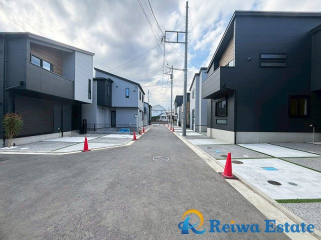 新築戸建　茅ヶ崎市松林1丁目の前面道路含む現地写真