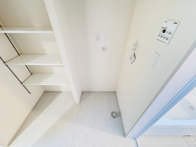 三郷市鷹野４丁目新築戸建【鷹野小学校：9分】のランドリースペース|洗濯機置き場・乾燥機用ガス栓つき