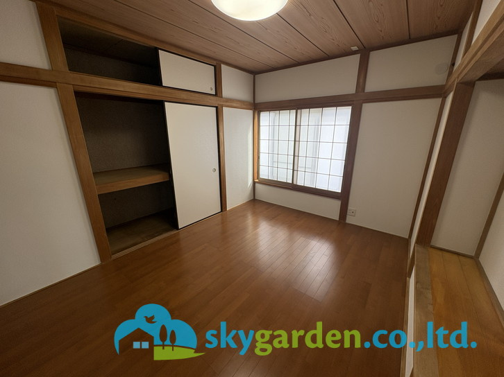 茅ヶ崎市高田　中古戸建　全１棟の寝室|使い勝手のいい寝室です
