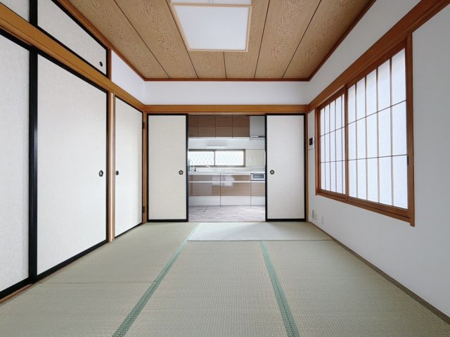 【中古戸建】邑楽郡邑楽町1期のダイニング|■和室ダイニング｜和室をダイニングにしたり、冬にはコタツを敷いて家族みんなで年越しをするのもいいですね。家族みんなのお気に入りの空間になります♪
