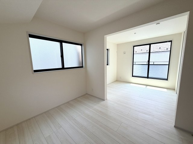 練馬区谷原1丁目　ZEH水準　大型省エネ邸宅の洋室