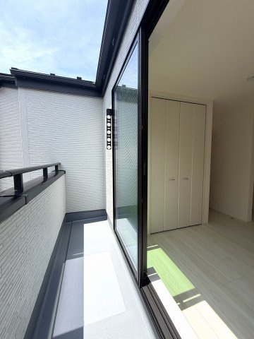 練馬区谷原1丁目　ZEH水準　大型省エネ邸宅のバルコニー