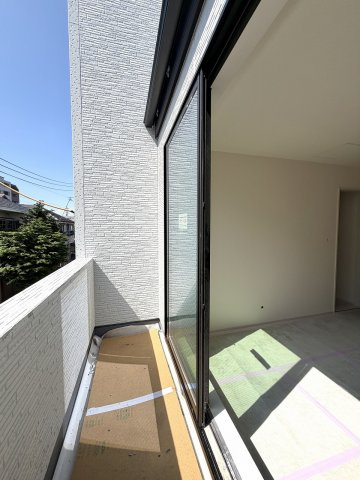 練馬区谷原1丁目　ZEH水準　大型省エネ邸宅のバルコニー