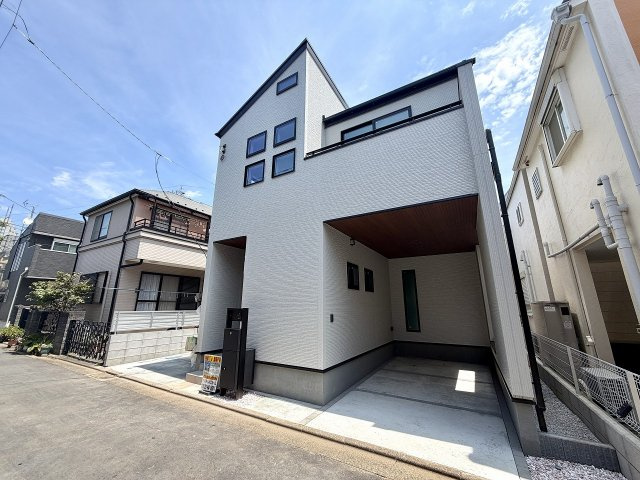 練馬区谷原1丁目　ZEH水準　大型省エネ邸宅の外観