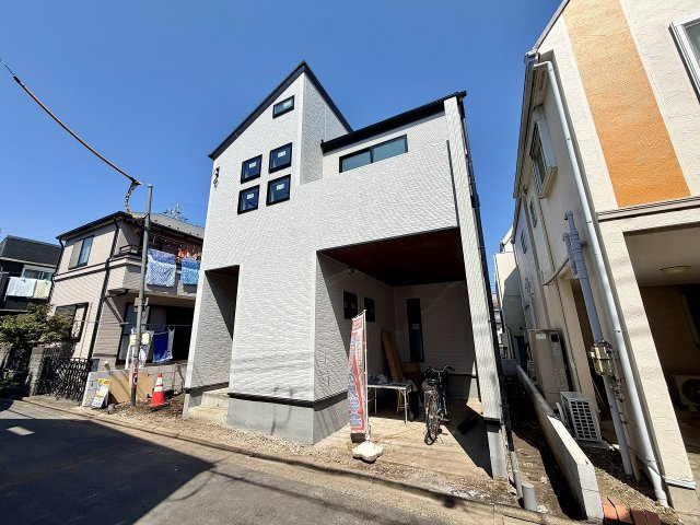 練馬区谷原1丁目　ZEH水準　大型省エネ邸宅の外観