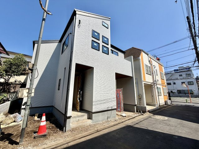 練馬区谷原1丁目　ZEH水準　大型省エネ邸宅の前面道路含む現地写真