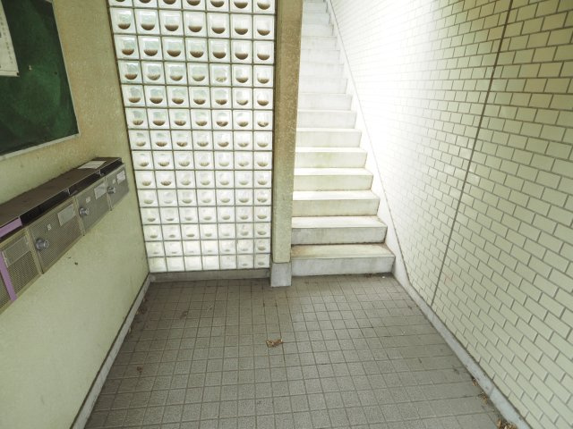 グリーンハイム菅田のエントランス