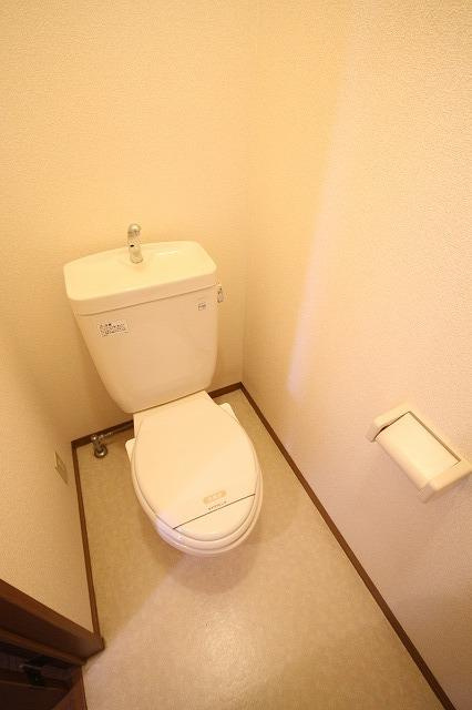 クレールプラザ立花　B棟のトイレ|※お部屋により仕様が異なる場合があります。