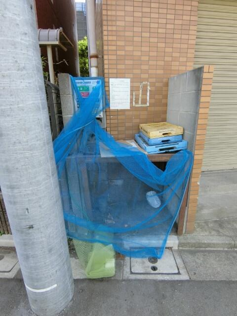 敷地内ごみ置き場