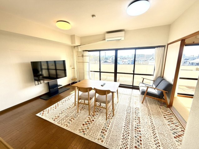 ブリティッシュ・ティンバー泉佐野の居間・リビング