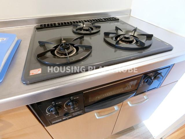 シャルマン須磨海浜公園のキッチン|ガス3口コンロ