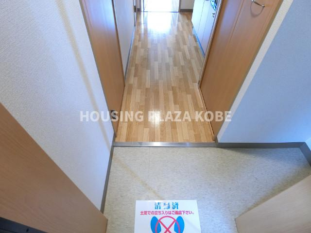 シャルマン須磨海浜公園の玄関|床ピカピカの玄関です。