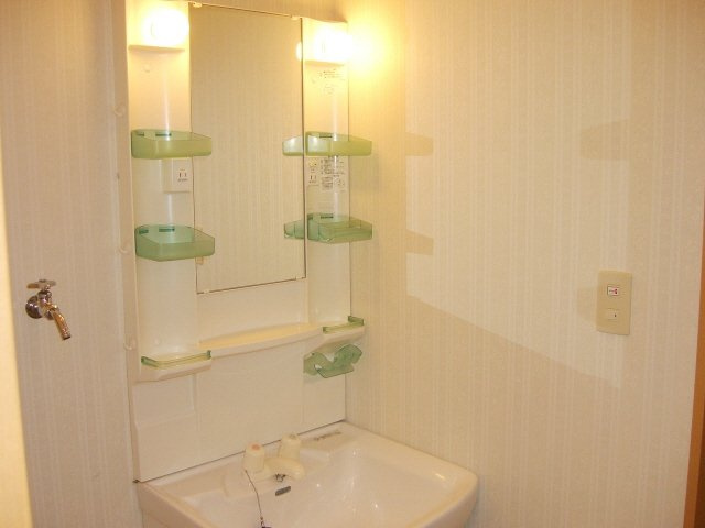 市川ガーデンヴィラＡの洗面所|独立洗面台あり！