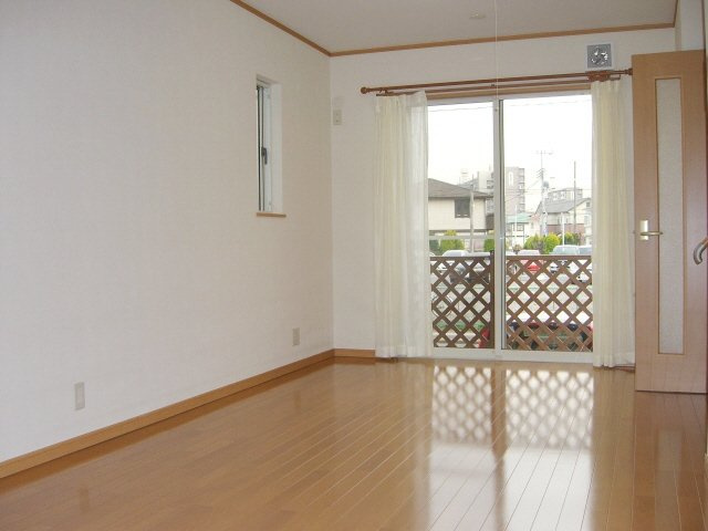 市川ガーデンヴィラＡの居間・リビング