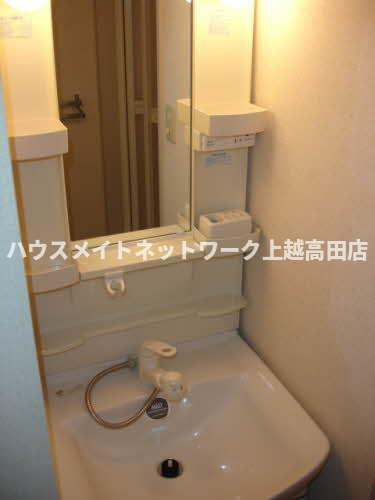 シャルマン城東Ⅰの独立洗面台|シャワー洗面