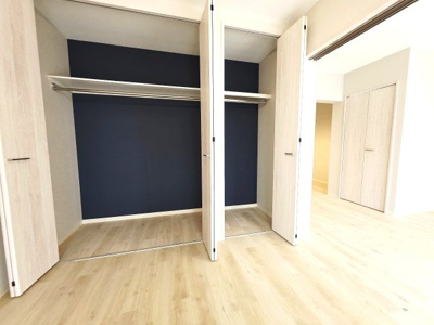 【収納】 | エクレール　ヨコハマ | エクレールヨコハマ　　　南側洋室のクローゼットです。１間半分ある余裕の収納力！
