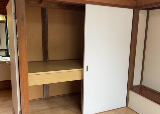 【収納】 | ウォークインクローゼットがあれば、クローゼット内でコーディネートが完成できますし、季節の変わり目に行う衣替えの手間も省けます。また、スーツケースなど大きいものもしまうことができ使い勝手がよいです。