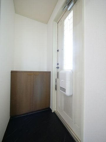 グランドールかたやまＡ棟の玄関|※写真は別の部屋のものです。