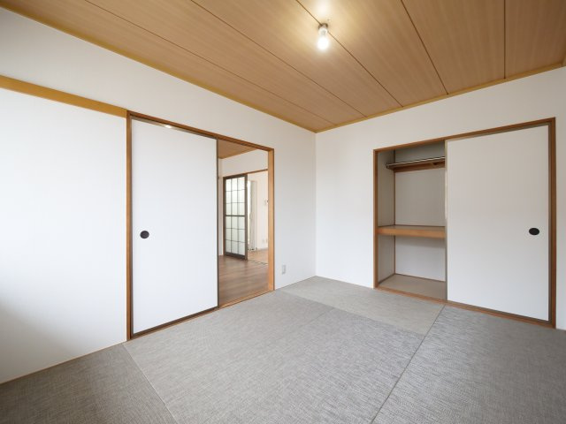 グランドールかたやまＡ棟の居間・リビング|※写真は別の部屋のものです。