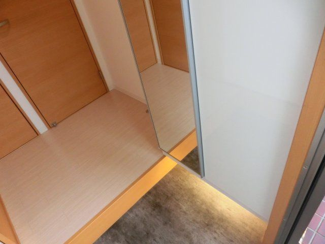 郵便局レジデンスの玄関
