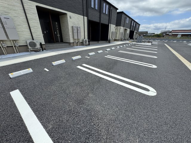 クレールAの駐車場